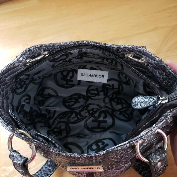 Sag Harbor Faux Silver Snakeskin Embossed Shoulder Bag NWOT Zip Accents - Picture 8 of 9